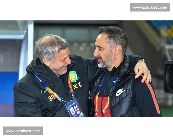 两个月冰火两重天:佩雷拉的掌声与嘘声 两个月冰火两重天:佩雷拉的掌声与嘘声