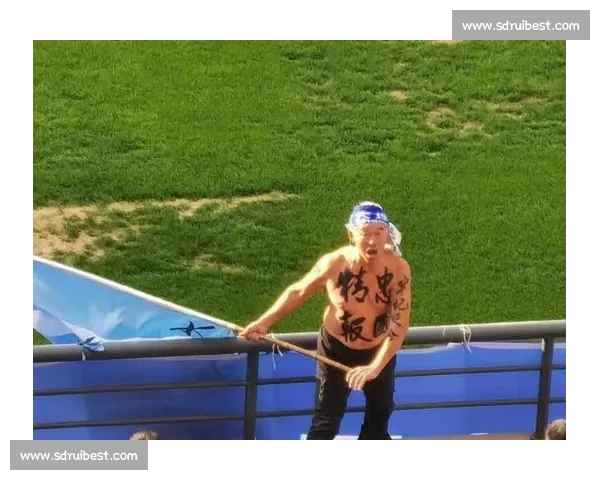 球场遇大爷，热身即封神