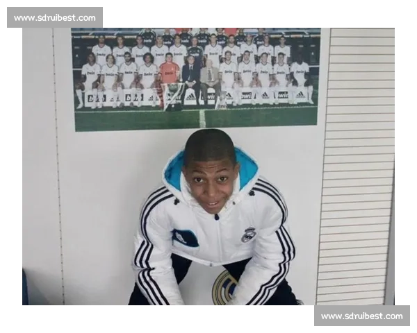 德转各年龄段身价榜:亚马尔 2 亿登顶,姆巴佩贝林 1.8 亿紧随 德转各年龄段身价榜:亚马尔 2 亿登顶,姆巴佩贝林 1.8 亿紧随