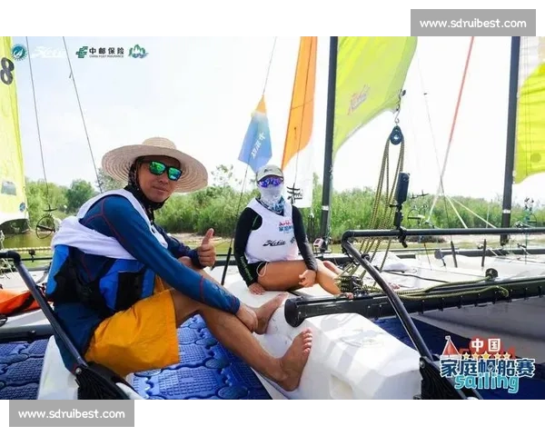 中邮保险・博华广场重阳登高赛开赛 吴敏霞助阵 600 选手攀 209 米高楼 中邮保险・博华广场重阳登高赛开赛 吴敏霞助阵 600 选手攀 209 米高楼