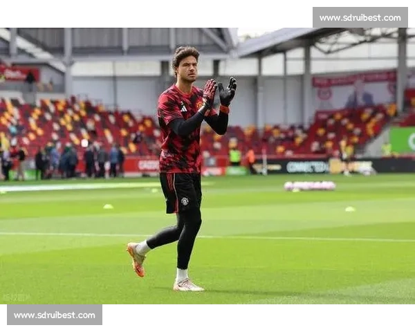 弧顶破网！库尼亚老特拉福德首球点燃曼联三连胜