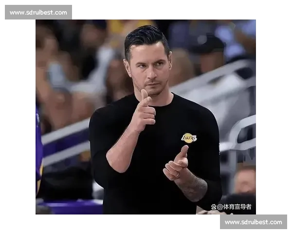 未上场的见证者:雷迪克与湖人的拼搏标杆 未上场的见证者:雷迪克与湖人的拼搏标杆