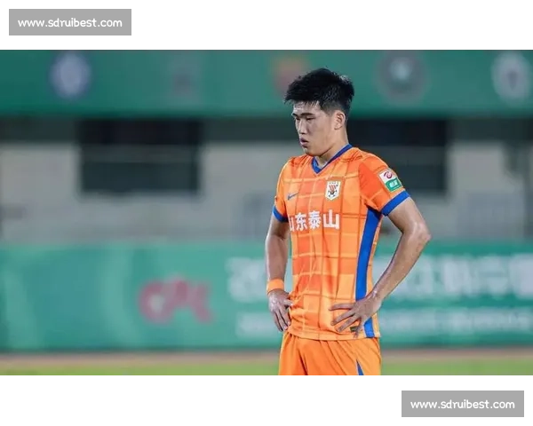 临阵换将！彭啸替洛佩斯首发，泰山 3-1 海港藏深意
