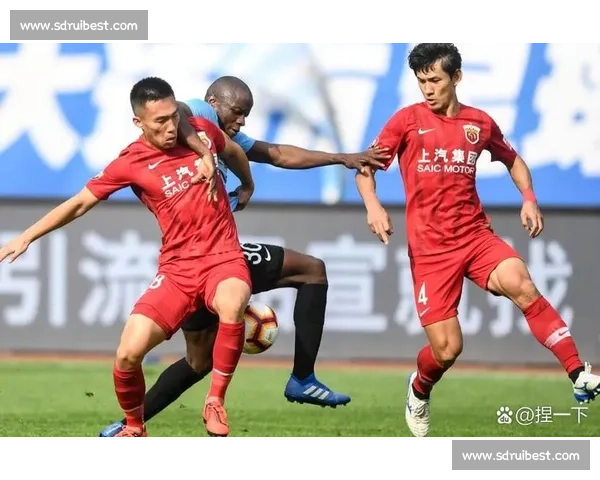 上港对阵华夏焦点之战解析球队战术与赛季走势前景预测与关键球员表现
